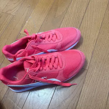 PUMA 레드 스니커즈