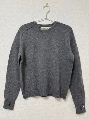 유니클로 안야 힌드마치 캐시미어 크루넥 스웨터