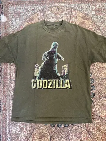 고질라 프린트 T셔츠 올리브 그린