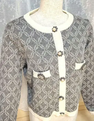 새상품급 슈퍼뷰티 가디건 42 비쥬 펄 플라워 장식 버튼