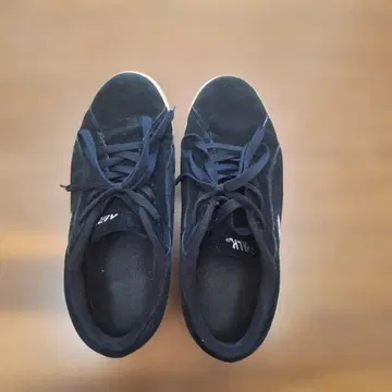 블랙 스웨이드 스니커즈