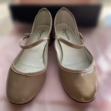 Repetto 베이지 스트랩 발레 슈즈