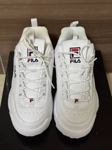 FILA 화이트 스니커즈