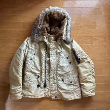 베이지 밀리터리 자켓 퍼 포함