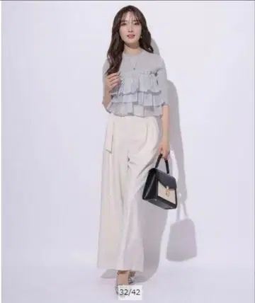 Apuweiser-riche 시어 프릴 도킹 니트