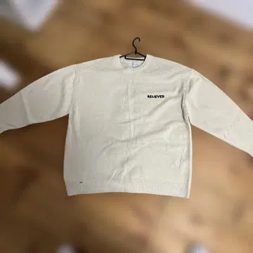 RELIEVED 성모 마리아 자수 니트 스웨터
