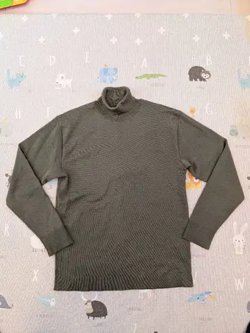 UNITED TOKYO 터틀넥 니트 올리브 그린 사이즈 2