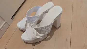 화이트 하이힐 22cm