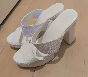 화이트 하이힐 22cm