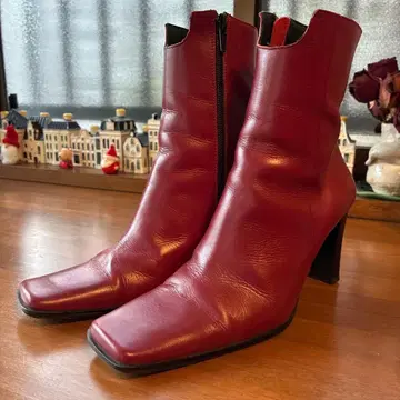 가죽 빨간색 스퀘어토 부츠 중간 굽