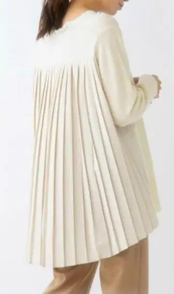 SONO 백 플리츠 니트