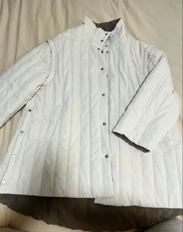 화이트 퀼팅 자켓