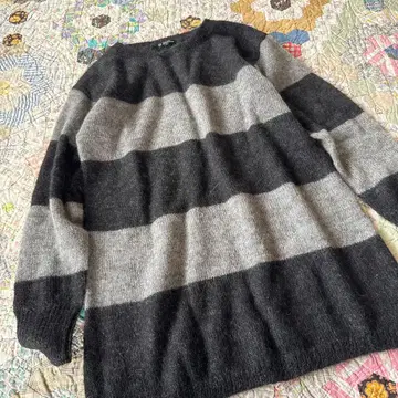 새상품급 23구 모헤어 혼방 보더 니트 스웨터