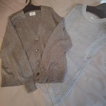 프리미어 아롱디스망 라메 믹스 골드 계열 V넥 가디건 & 실버 베스트