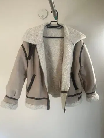 베이지 숏 기장 무스탕 코트 L