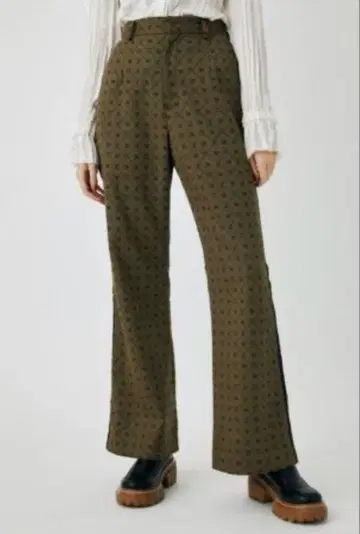 미사용 새상품 익명 배송 MONOGRAM FLARE 팬츠 moussy