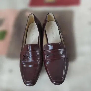 오리엔탈 트래픽 버건디 로퍼 중간 힐