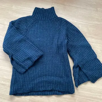 styling/ kei shirahata 네이비 터틀넥 스웨터