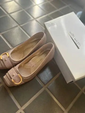 [ 새상품 ] with width 베이지 펌프스 21.5cm EEE