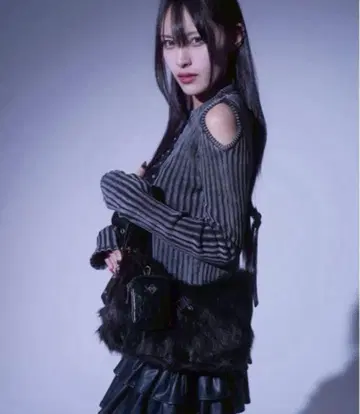 REFLEM 하프문 퍼 숄더백 BLACK