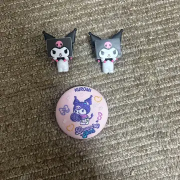 쿠로미 키링과 버튼 배지 세트