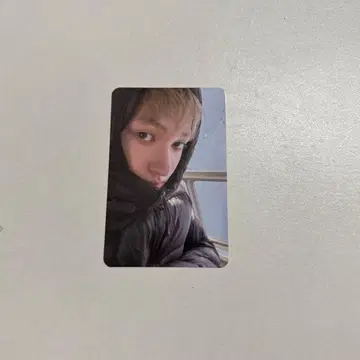 아이돌 사진 블랙 자켓