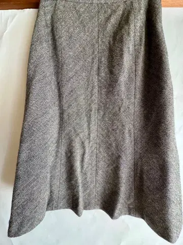 바튜나모체 그레이 플레어 스커트