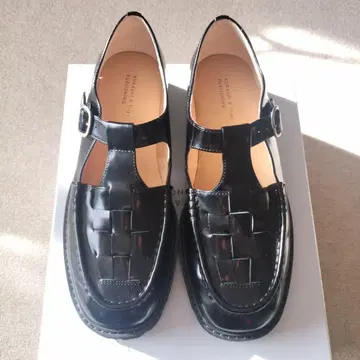 KURASHI & TRIPS PUBLISHING T스트랩 로퍼