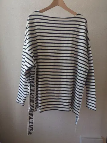 HOLIDAY 보더 긴팔 T셔츠