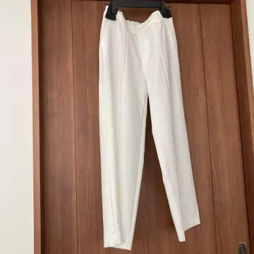 편안하고 깔끔한 스트레이트 팬츠 화이트
