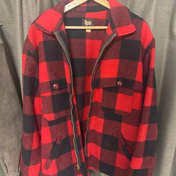 빨간색과 블랙 체크 자켓
