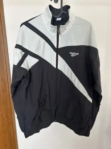 Reebok 나일론 자켓 블랙/화이트