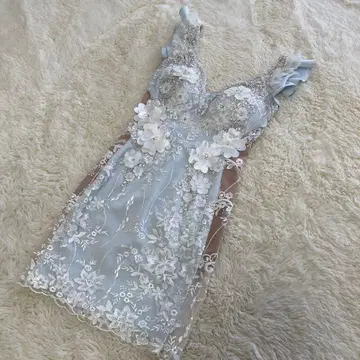 라이트 블루 꽃무늬 자수 레이스 드레스