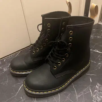 닥터마틴 하이컷 부츠