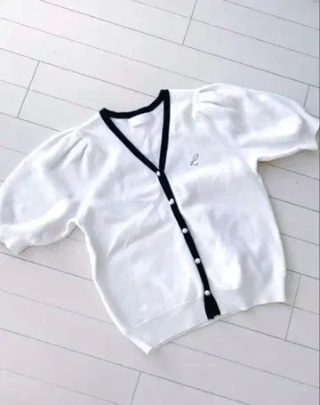 LAVANDA 라바다 우노 미사코 펄 버튼 니트탑 화이트 F