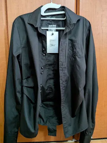 ROSEN KREUZ 블랙 긴팔 셔츠