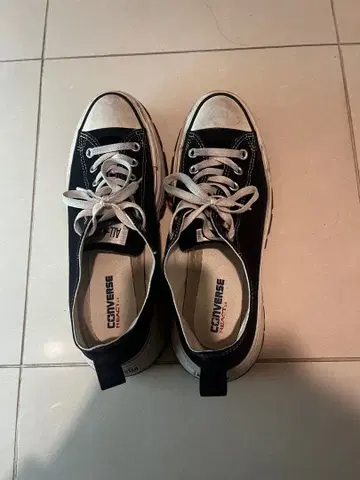 CONVERSE 블랙 로우컷 스니커즈 통굽