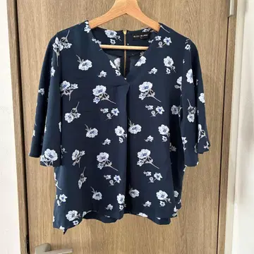 플라워 프린트 칠부 소매 블라우스 네이비