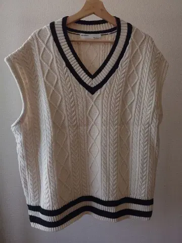 라빠르망 V넥 니트 베스트