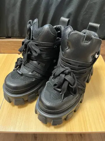 AIVER 라이트 밑창 레이스 부츠