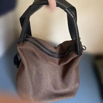 브라운 메쉬 숄더백