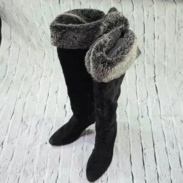 퍼 달린 블랙 스웨이드 오버니 부츠