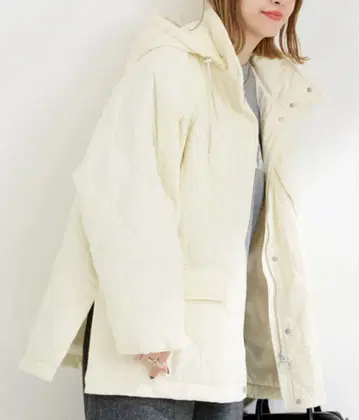 B.C STOCK 아우터 타스란 퀼팅 텐트라인 아이보리