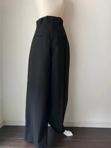 CHUCLLA 블랙 턱 와이드 팬츠