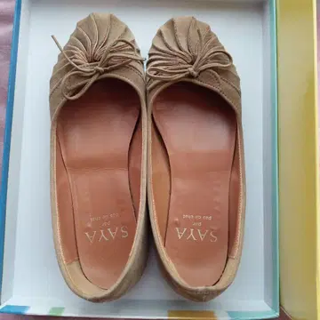 SAYA 리본 포함 플랫슈즈 베이지