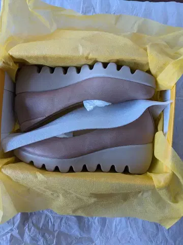 [ 새상품급 ] 힐즈 아베뉴 소프트 가죽 뉴 플레인 펌프스 24cm