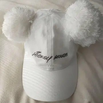 미키마우스 폼폼 포함 캡 화이트