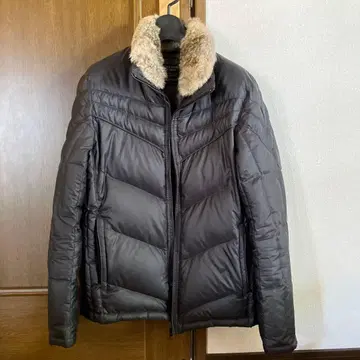 블랙 다운 자켓 카라 부착