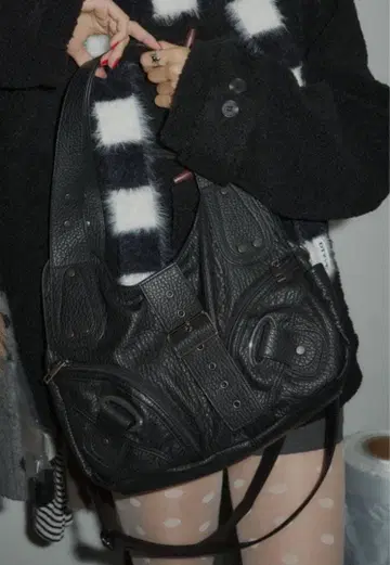 DTYYPE 숄더백 블랙