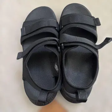 블랙 스포츠 샌들 스트랩 포함